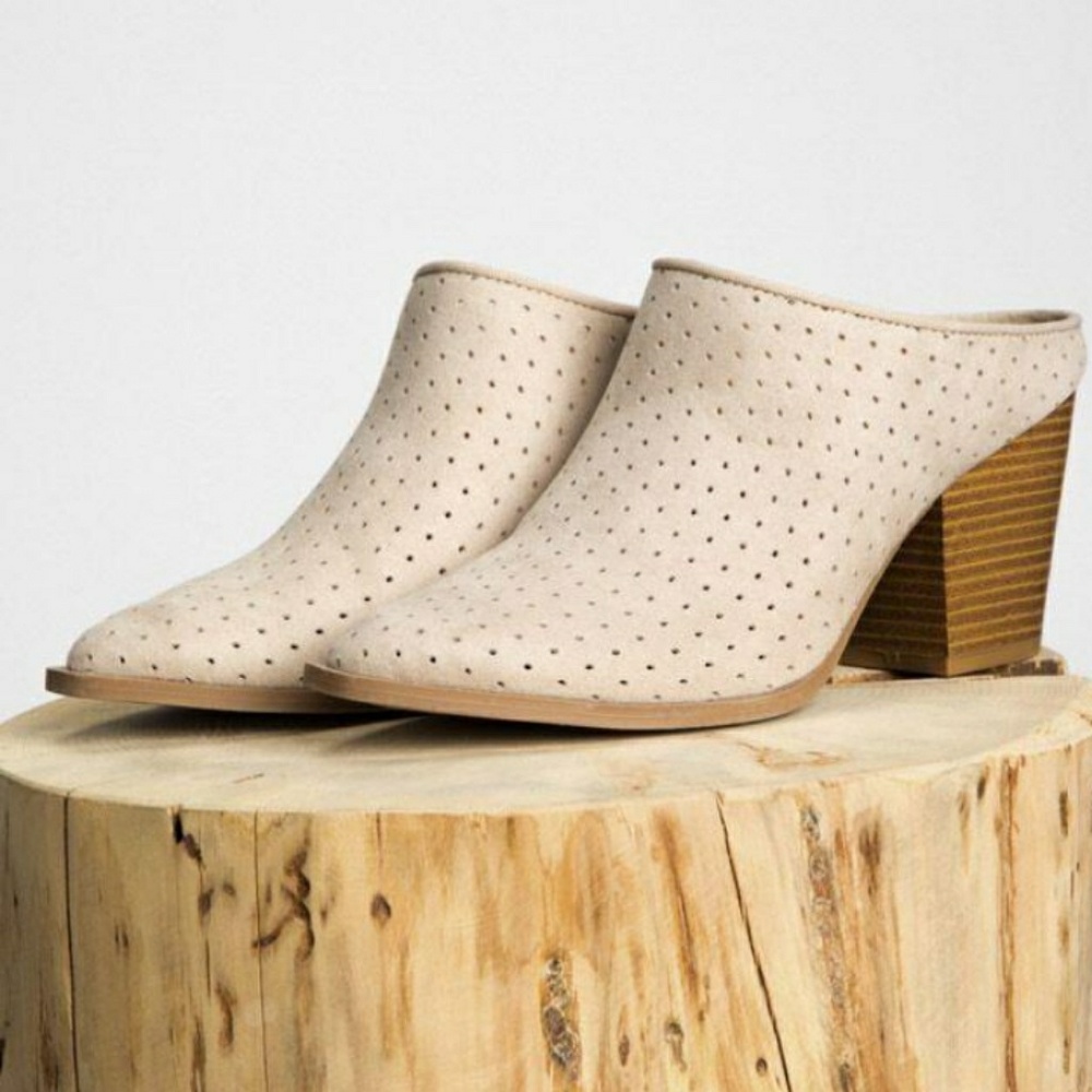 🚨LAST PAIR!!//The Giselle// Oatmeal Mule - Picture 2 of 7